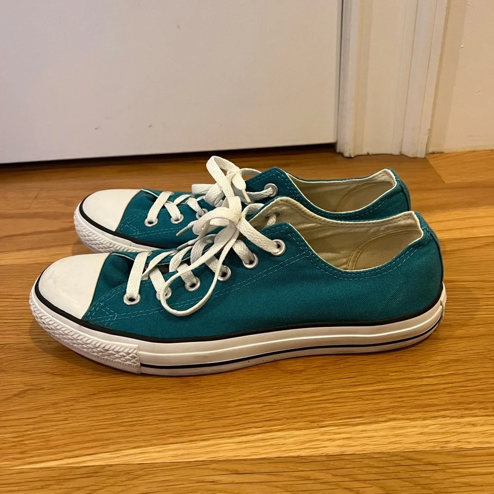 Lightly used converse all stars! - Picture 1 of 6
